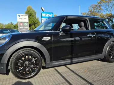 1000034948 -  - MINI ONE NAVI/BLUETOOTH/VERW.ZETELS/AUTO. AIRCO